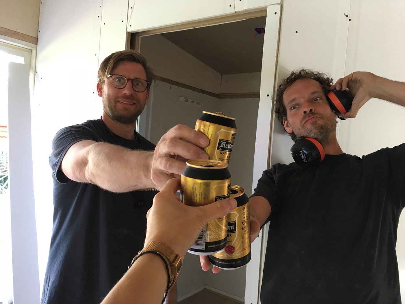 proosten na een dag klussen proosten na een dag klussen